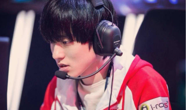 包含PSG翻盘TES，Uzi关键团战开团秒人宿命之战四强赛，强势挺进下一轮的词条