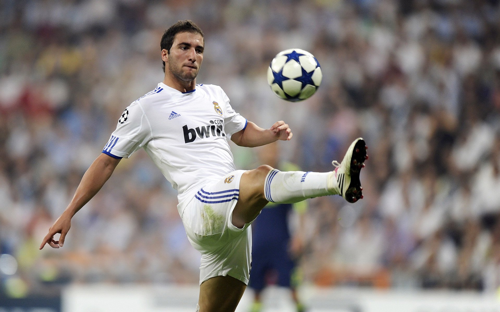 欧冠半决赛之夜，阿克如何用教科书式防守定义现代边卫