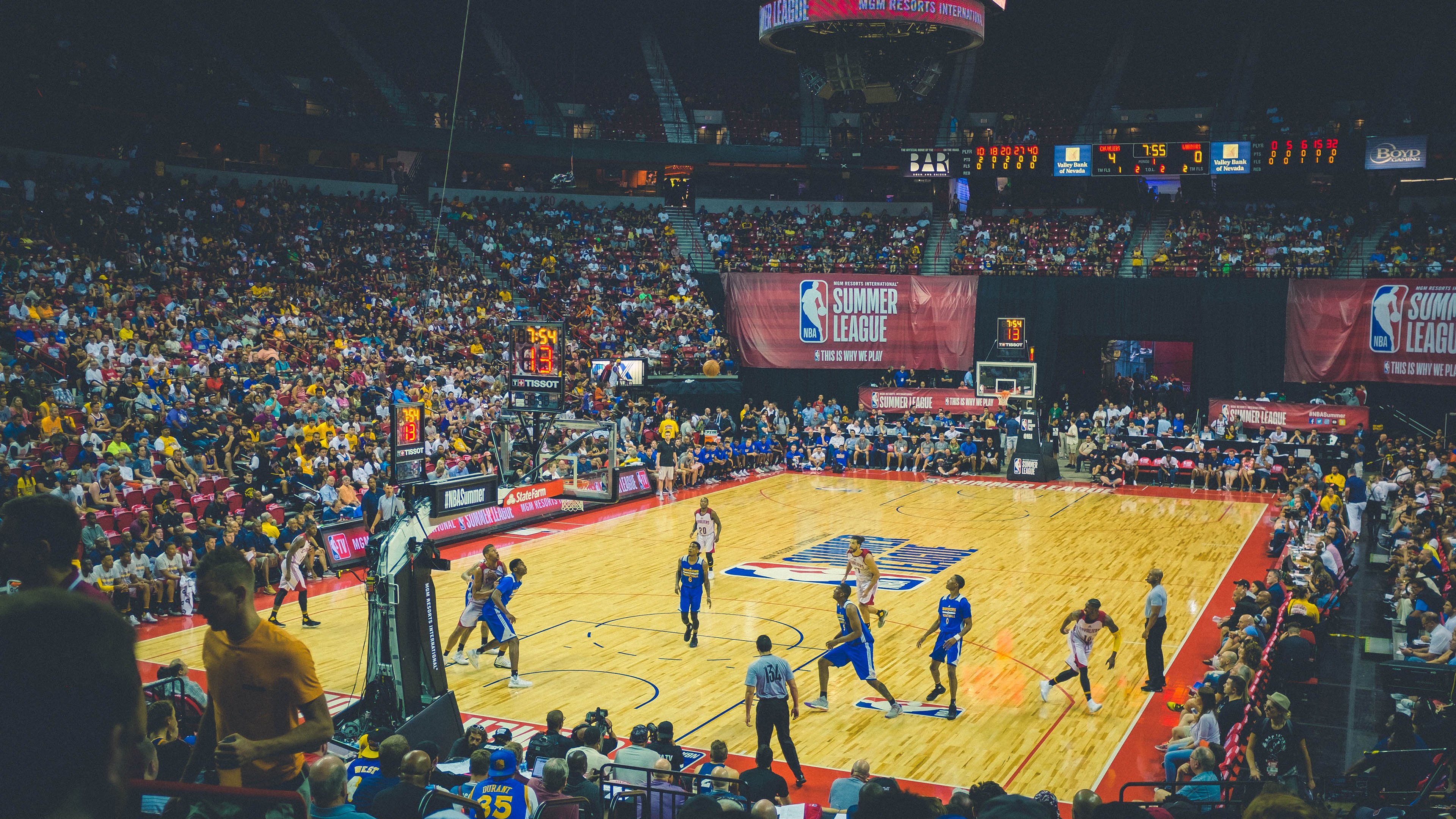 约基奇状态火热，新疆队拿下国王，一场跨越篮球世界的奇妙对话